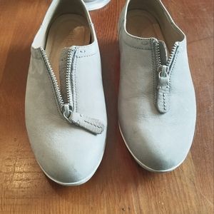 Nurture Loland zip up sneakers. (6)